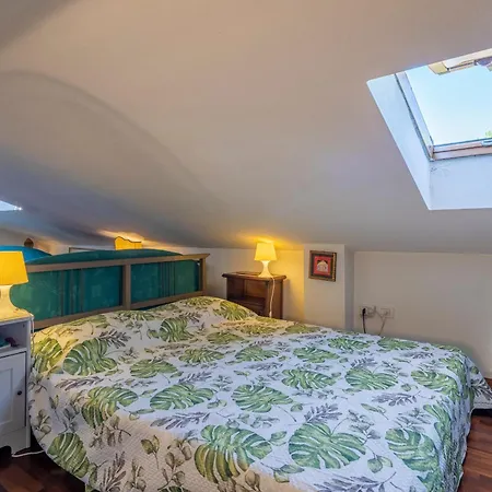 Attico Marino * マリーナ・ディ・ピエトラサンタ