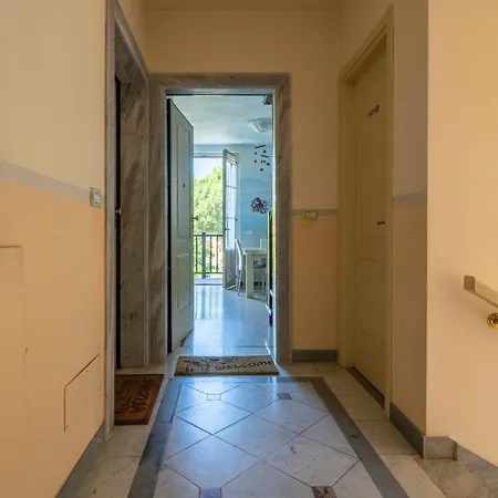 Attico Marino * マリーナ・ディ・ピエトラサンタ