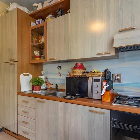 Attico Marino * マリーナ・ディ・ピエトラサンタ